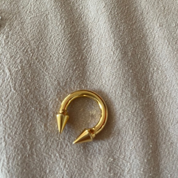 Ring - Picture 2 of 4